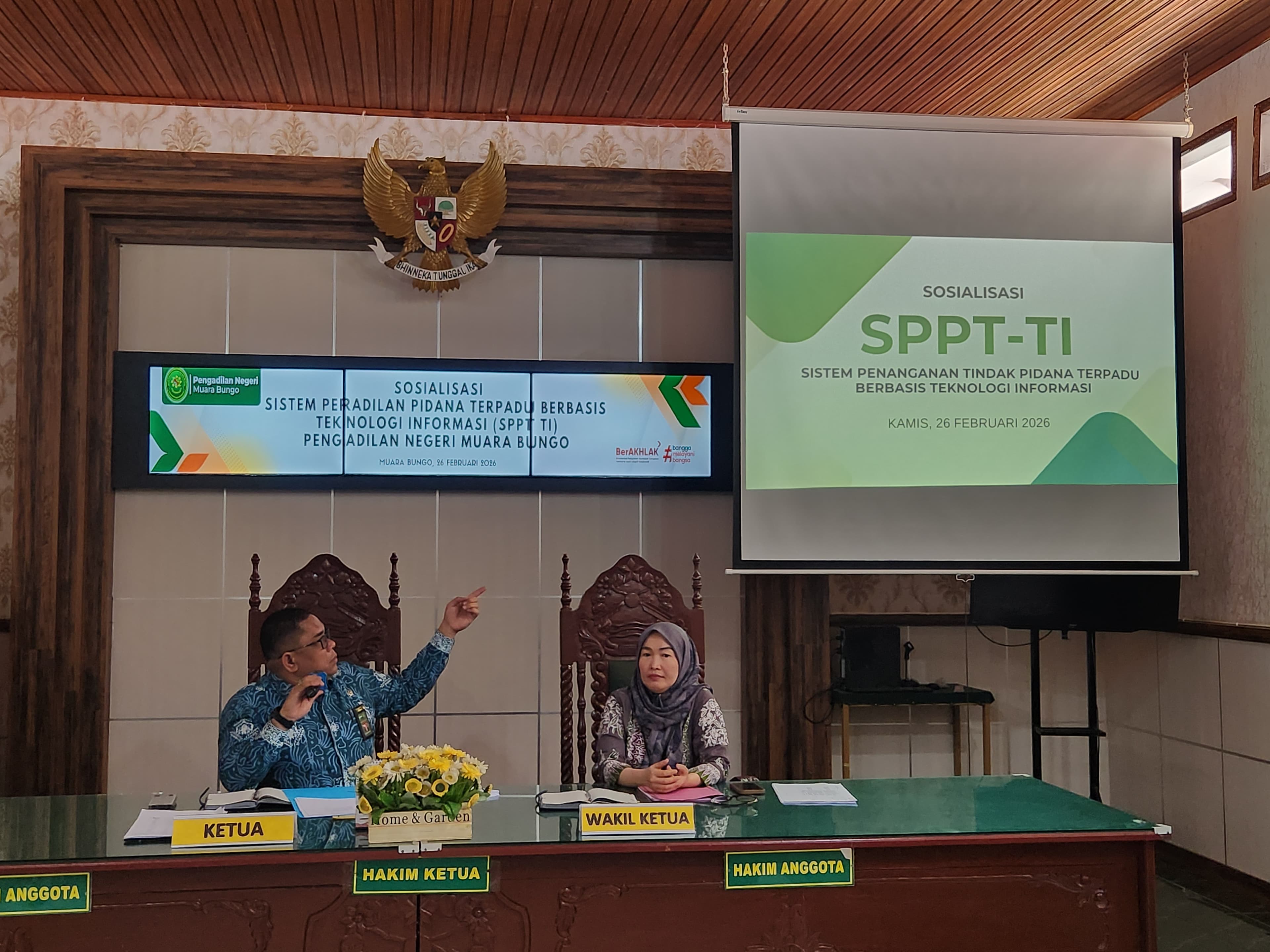 Cover Dukungan Teknologi dan Penyiapan Visual Kegiatan Institusi